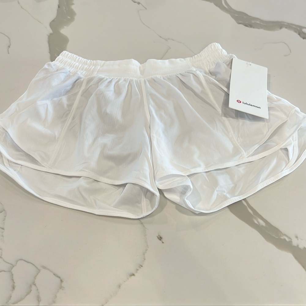 Lululemon Hotty Hot LR Short 4”